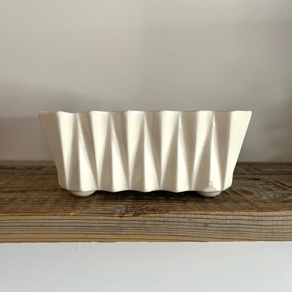 Ivory pottery planter pot vintage footed